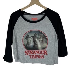 STRANGER THINGS Crop Top Graphic T Shirt Baseball Friends Don’t Lie Size Large